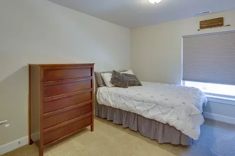 Bedroom - 3132 NE Marea Dr, Bend, OR 97701 photo 6 of 7