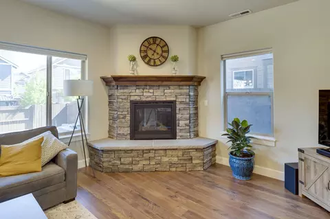 Living - 3132 NE Marea Dr, Bend, OR 97701 photo 2 of 3
