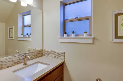 Bath - 3132 NE Marea Dr, Bend, OR 97701 photo 1 of 4