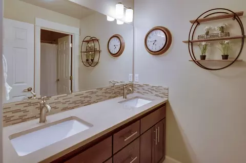 Bath - 3132 NE Marea Dr, Bend, OR 97701 photo 4 of 4