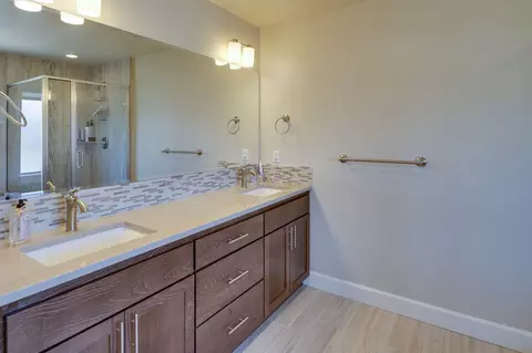 Bath - 3132 NE Marea Dr, Bend, OR 97701 photo 3 of 4