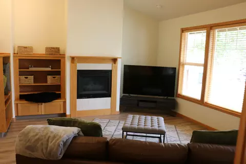 19570 E Campbell Rd, Bend, OR 97702 photo 2