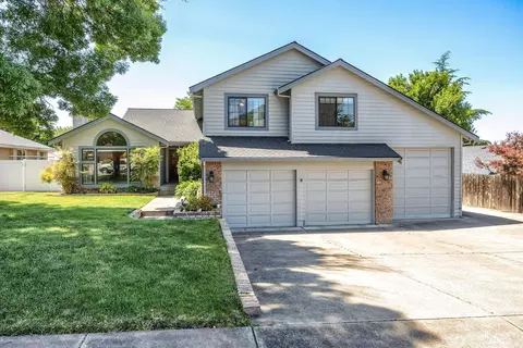 1873 Orangewood Dr, Medford, OR 97504