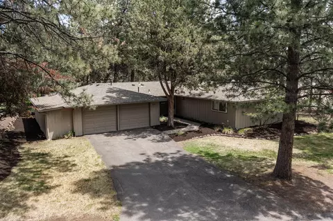 61210 Paulina Ln, Bend, OR 97702