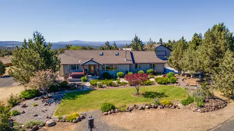 1398 SE Happy Trails Ln, Prineville, OR 97754