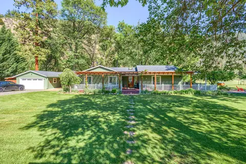 8127 Upper Applegate Rd, Jacksonville, OR 97530
