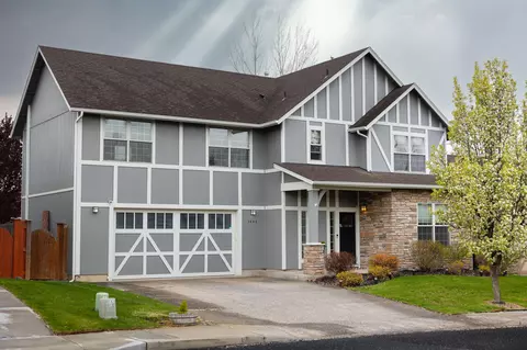 3448 SW Metolius Ave, Redmond, OR 97756