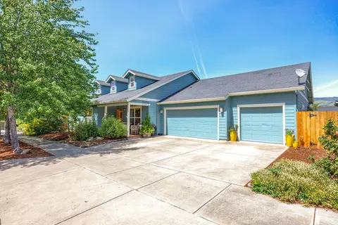 1357 Lithia Way, Talent, OR 97540