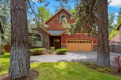 153 E Black Crater Ave, Sisters, OR 97759