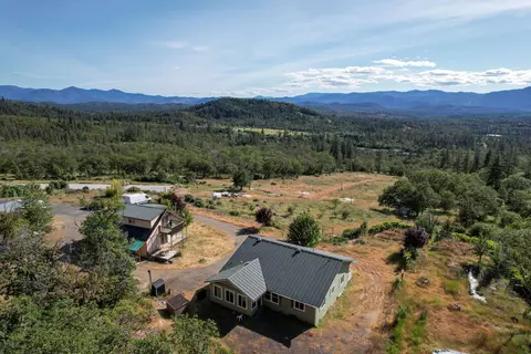 1150 N Schoolhouse Creek Rd, Grants Pass, OR 97526