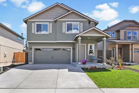 3367 NW 8th St #6, Redmond, OR 97756