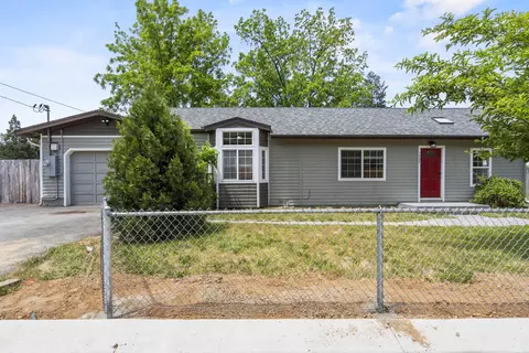 1405 Fruitdale Dr, Grants Pass, OR 97527