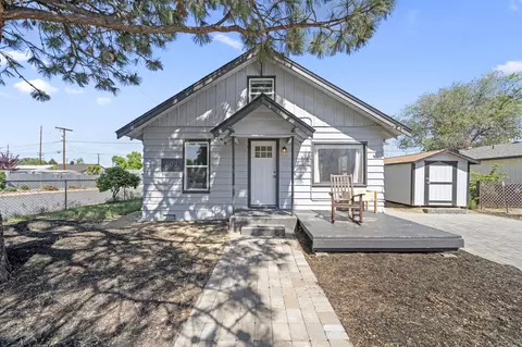 202 SW 3rd St, Redmond, OR 97756