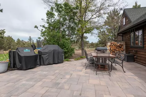 Exterior - 64885 Mcgrath Rd, Bend, OR 97701 photo 7 of 15