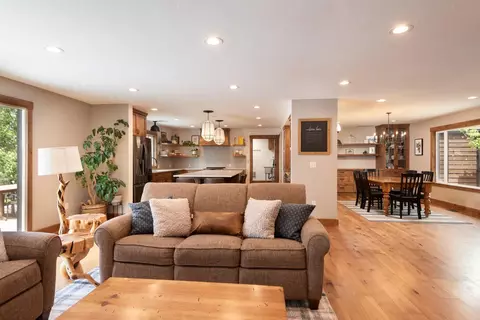 Living - 64885 Mcgrath Rd, Bend, OR 97701 photo 1 of 4