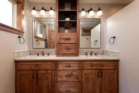 Bath - 64885 Mcgrath Rd, Bend, OR 97701 photo 1 of 5
