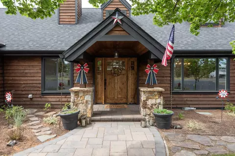 Exterior - 64885 Mcgrath Rd, Bend, OR 97701 photo 2 of 15