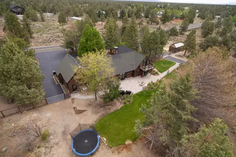 View/Area - 64885 Mcgrath Rd, Bend, OR 97701 photo 5 of 7