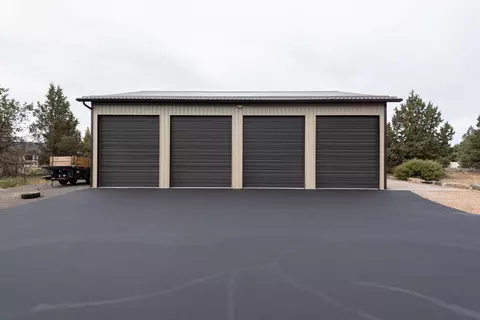 Exterior - 64885 Mcgrath Rd, Bend, OR 97701 photo 12 of 15