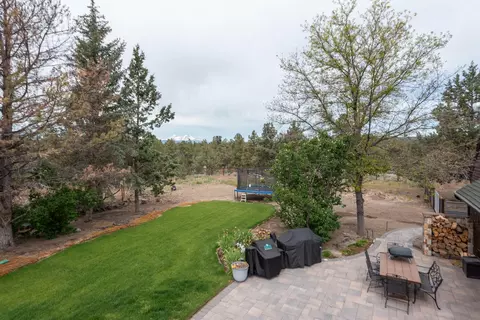 Exterior - 64885 Mcgrath Rd, Bend, OR 97701 photo 4 of 15