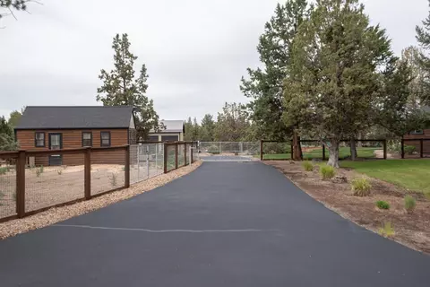 Exterior - 64885 Mcgrath Rd, Bend, OR 97701 photo 14 of 15