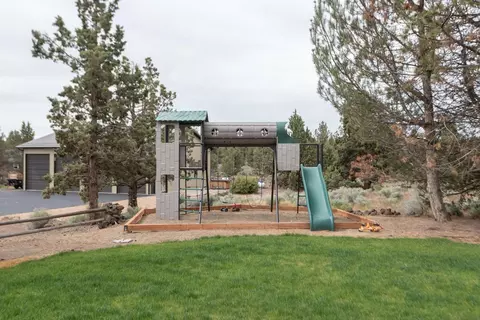 Exterior - 64885 Mcgrath Rd, Bend, OR 97701 photo 10 of 15