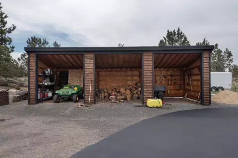 Exterior - 64885 Mcgrath Rd, Bend, OR 97701 photo 13 of 15