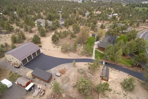 View/Area - 64885 Mcgrath Rd, Bend, OR 97701 photo 2 of 7