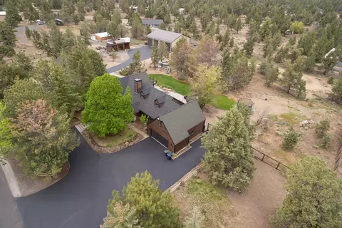 View/Area - 64885 Mcgrath Rd, Bend, OR 97701 photo 4 of 7