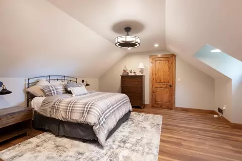 Bedroom - 64885 Mcgrath Rd, Bend, OR 97701 photo 4 of 4
