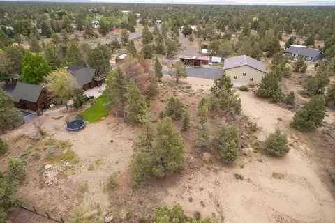 View/Area - 64885 Mcgrath Rd, Bend, OR 97701 photo 3 of 7