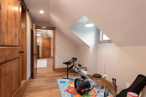 Entry Way - 64885 Mcgrath Rd, Bend, OR 97701 photo 2 of 2