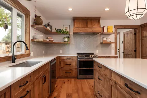 Kitchen - 64885 Mcgrath Rd, Bend, OR 97701 photo 3 of 5