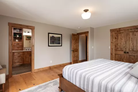 Bedroom - 64885 Mcgrath Rd, Bend, OR 97701 photo 2 of 4