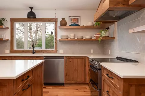 Kitchen - 64885 Mcgrath Rd, Bend, OR 97701 photo 4 of 5