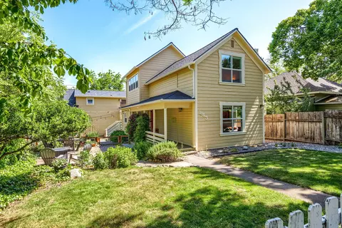 843 B St, Ashland, OR 97520