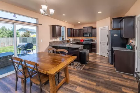 21242 Thornhill Ln, Bend, OR 97701 photo 8