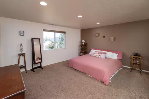 21242 Thornhill Ln, Bend, OR 97701 photo 13