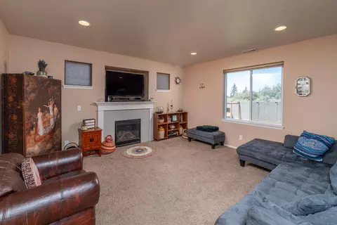 21242 Thornhill Ln, Bend, OR 97701 photo 5