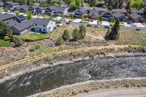 21242 Thornhill Ln, Bend, OR 97701 photo 4