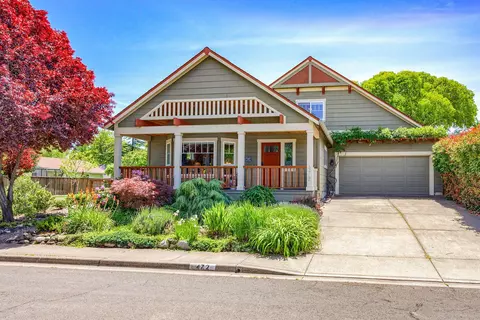 472 Thimbleberry Ln, Ashland, OR 97520