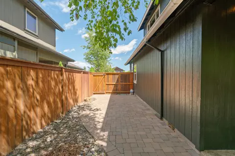 Exterior - 20045 Voltera Pl, Bend, OR 97702 photo 8 of 9