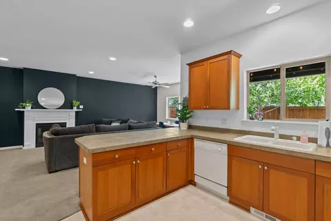 Kitchen - 20045 Voltera Pl, Bend, OR 97702 photo 2 of 4