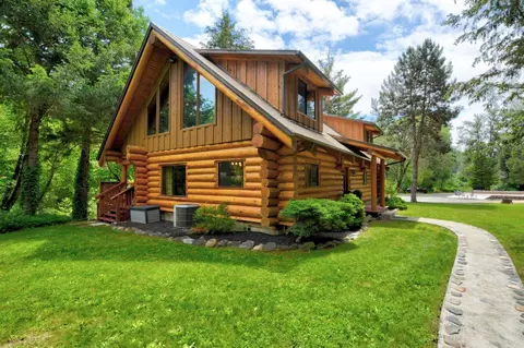 1300 W Evans Creek Rd, Rogue River, OR 97537