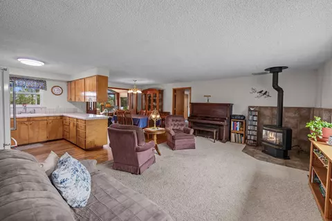 371 SE Hering Rd, Madras, OR 97741 photo 9