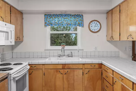 371 SE Hering Rd, Madras, OR 97741 photo 8