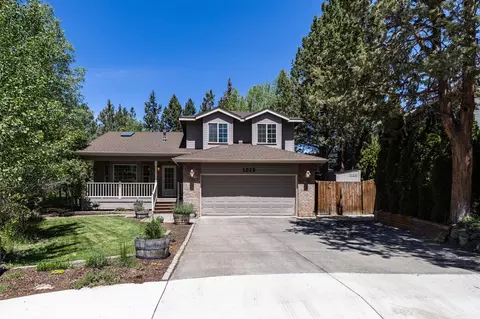 1028 SE Banewood Ct, Bend, OR 97702