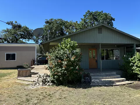 100 Laurelhurst St, Central Point, OR 97502