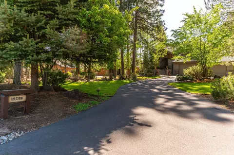 19238 Green Lakes Loop, Bend, OR 97702 photo 2