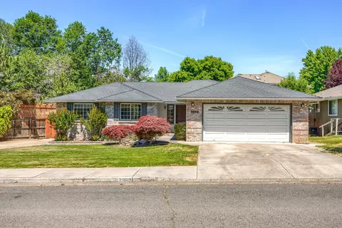 3069 Sycamore Way, Medford, OR 97504
